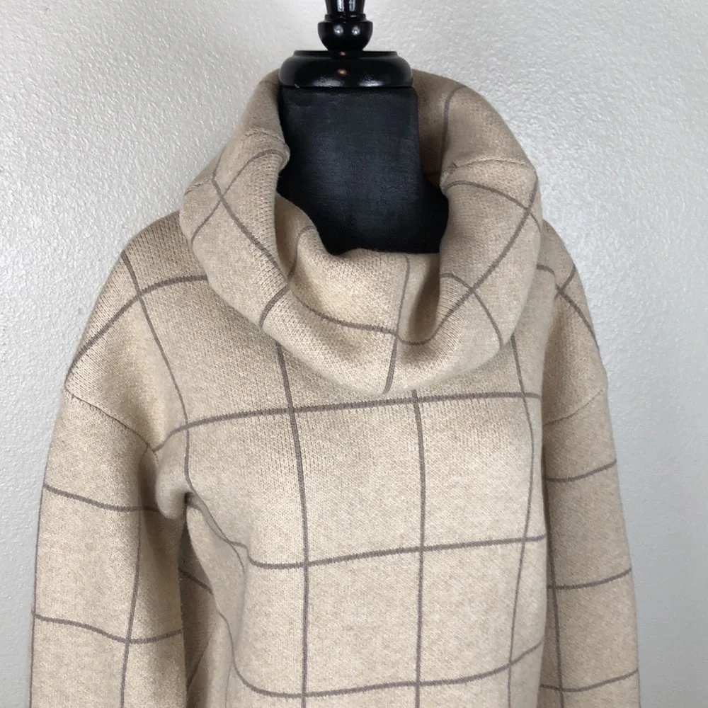 "The Anna" Oatmeal/Beige Window Pane Turtleneck Size Medium - Picture 4 of 12